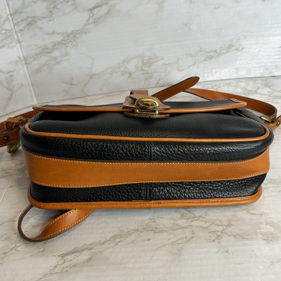 Dooney & Bourke Vtg equestrian blk Pebbled Leather with Brown Trim crossbody - Picture 9 of 15